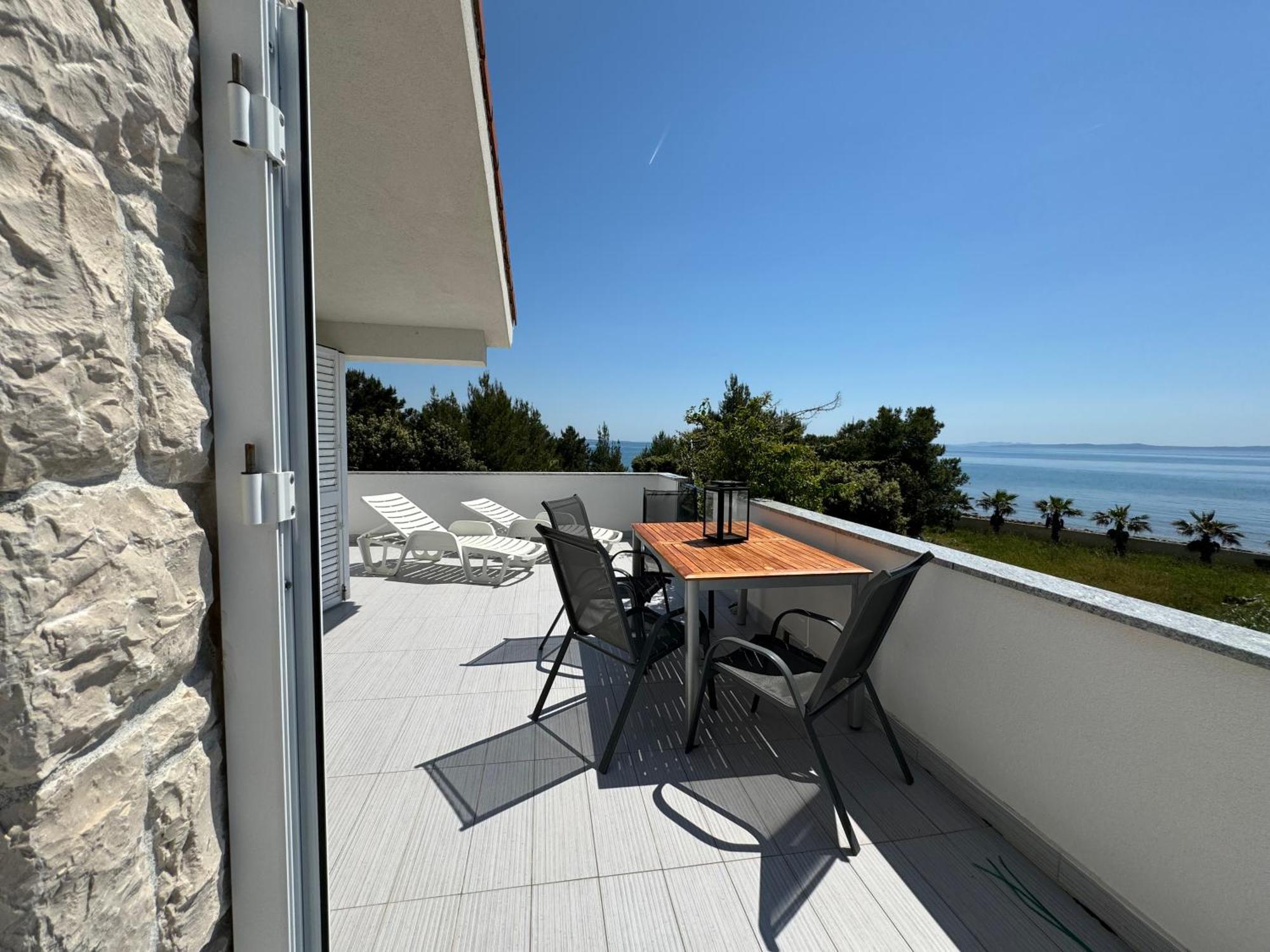 Mirakul Apartments Vir Extérieur photo