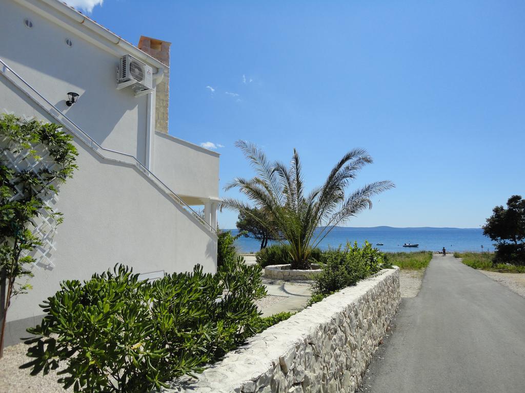 Mirakul Apartments Vir Extérieur photo