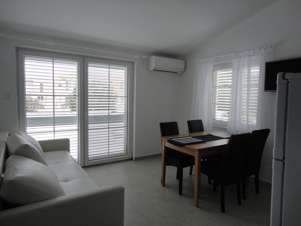 Mirakul Apartments Vir Extérieur photo