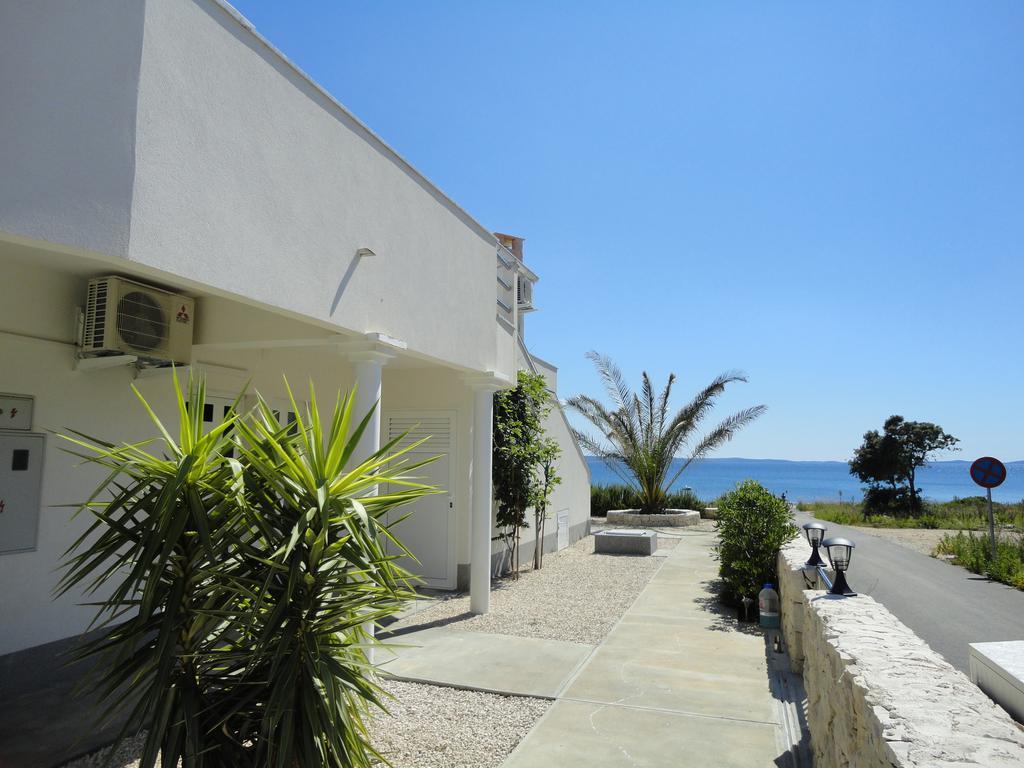 Mirakul Apartments Vir Extérieur photo