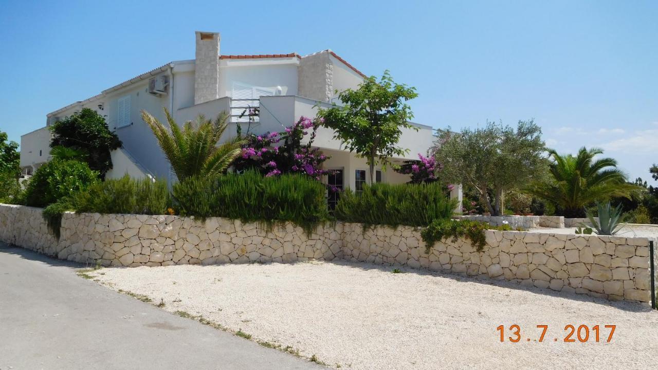 Mirakul Apartments Vir Extérieur photo